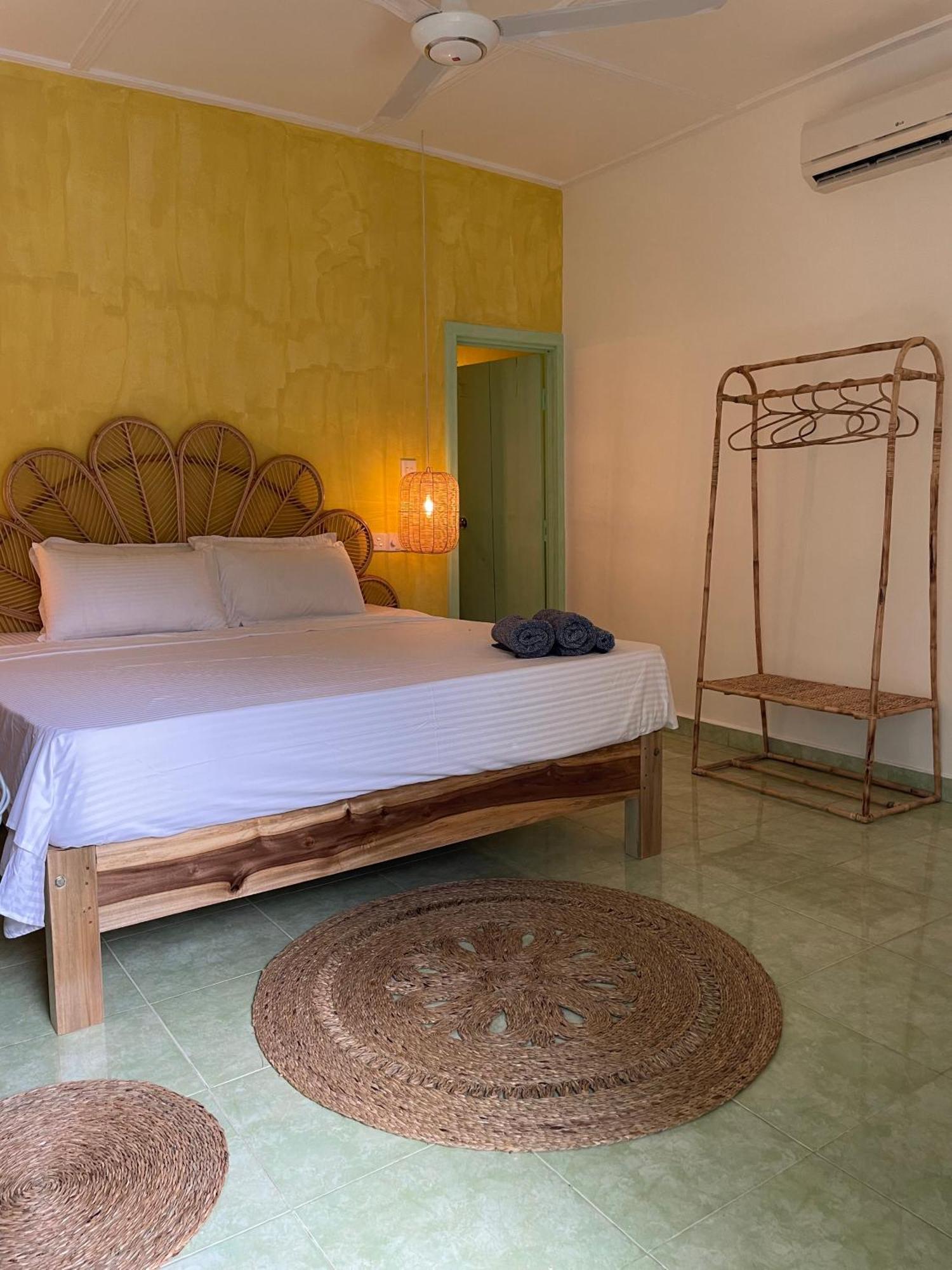 Banana Surf House Hotel Arugam Bay Exterior foto